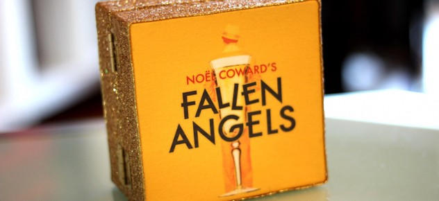 hinged canvas box