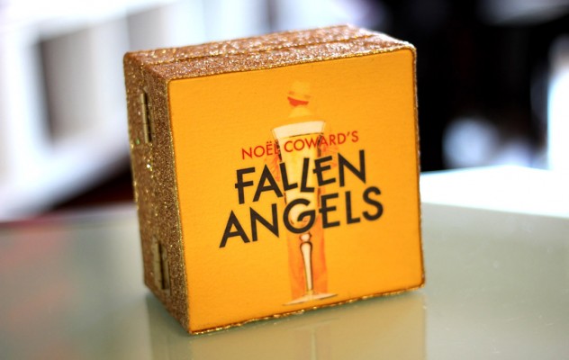 hinged canvas box